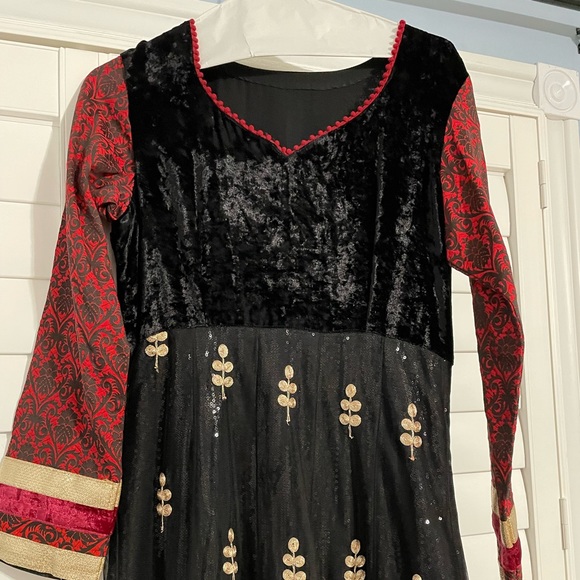 Stunning Indian Anarkali Outfit - for Wedding Receptions, Sangeet or Mehndi! - Picture 3 of 3